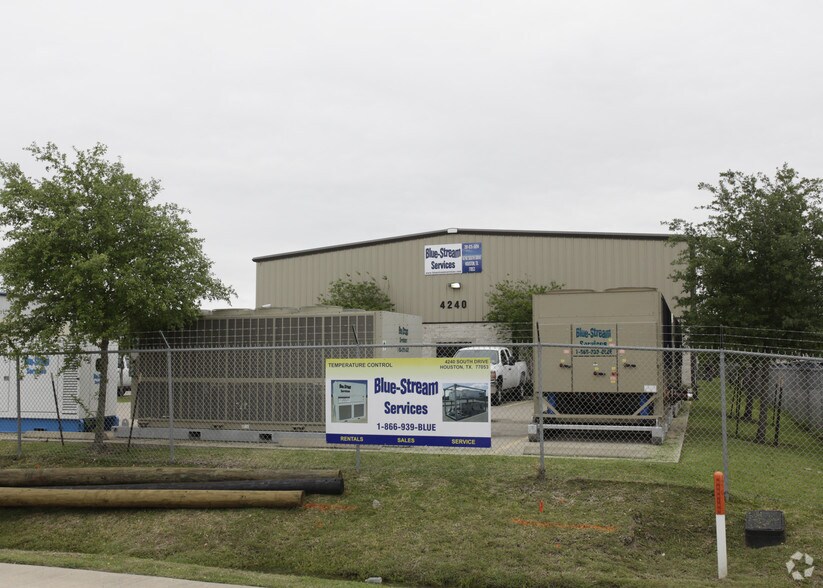 More Photos Of 4240 South Dr, Houston Warehouse For Lease