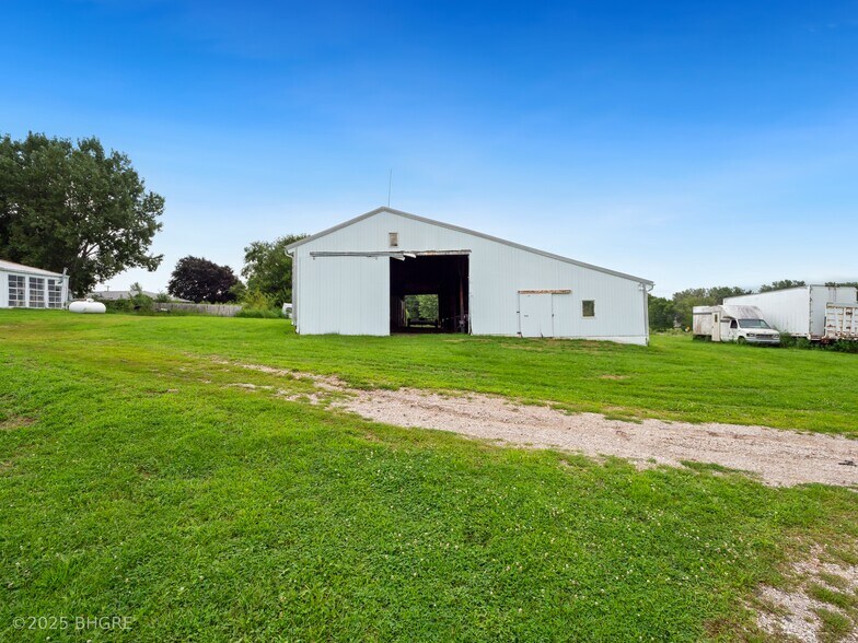 More Photos Of 1247 Illinois Dr, Knoxville Sports And Entertainment For Sale