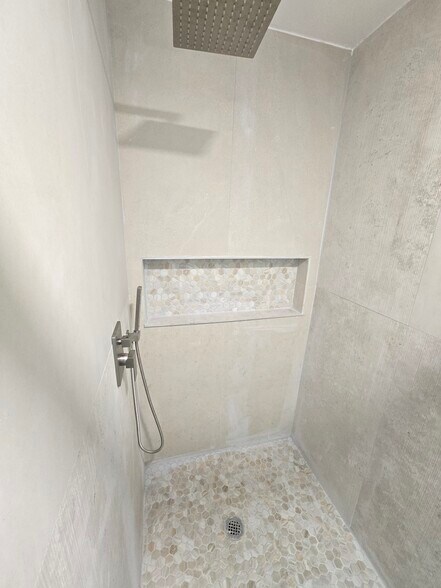 More Photos Of 3000 S Grand Ave, Los Angeles Warehouse For Lease