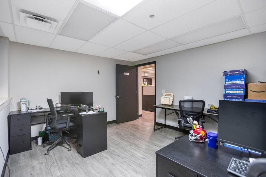 More Photos Of 808 Rhoads Ave, Columbus Warehouse For Lease