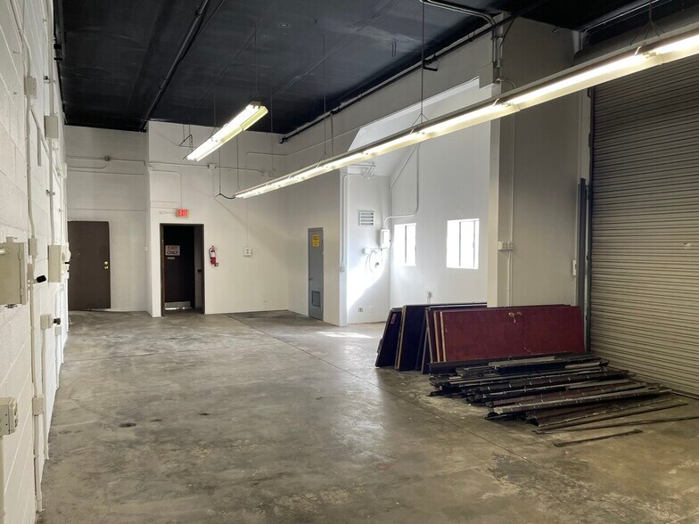 More Photos Of 5542 Buckingham Dr, Huntington Beach Warehouse For Sale