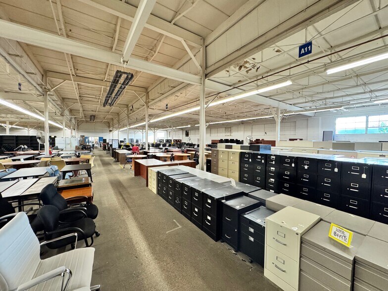 More Photos Of 3448 Shelby St, Indianapolis Flex For Sale