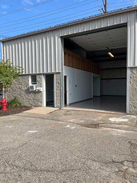 More Photos Of 850 York St, Plymouth Flex For Sale