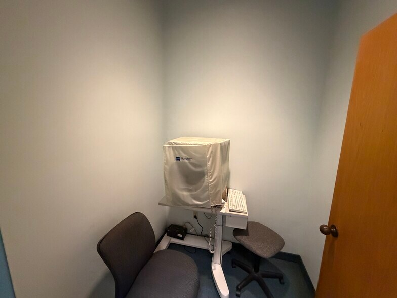 More Photos Of 107 Kingsway Rd, Brandon Medical For Sale