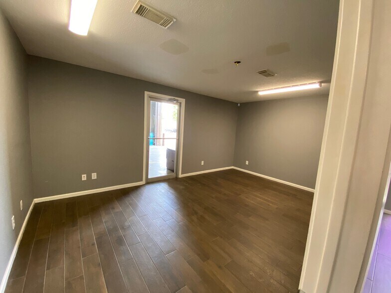 More Photos Of 6030-6040 Brittmoore Rd, Houston Warehouse For Lease