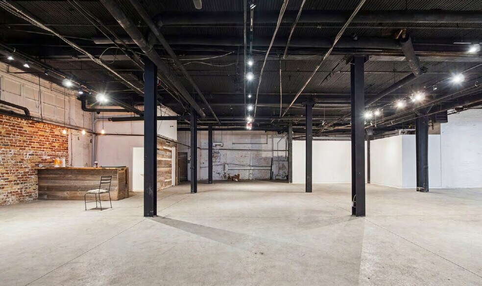 More Photos Of 183 Bathurst St, Toronto Office For Lease