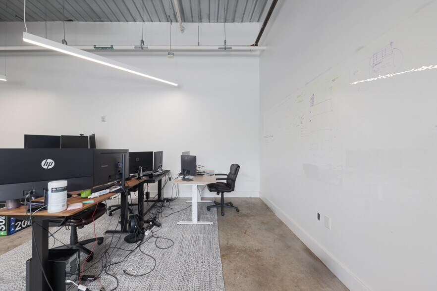 More Photos Of 1800 E 4th St, Austin Multifamily For Sale