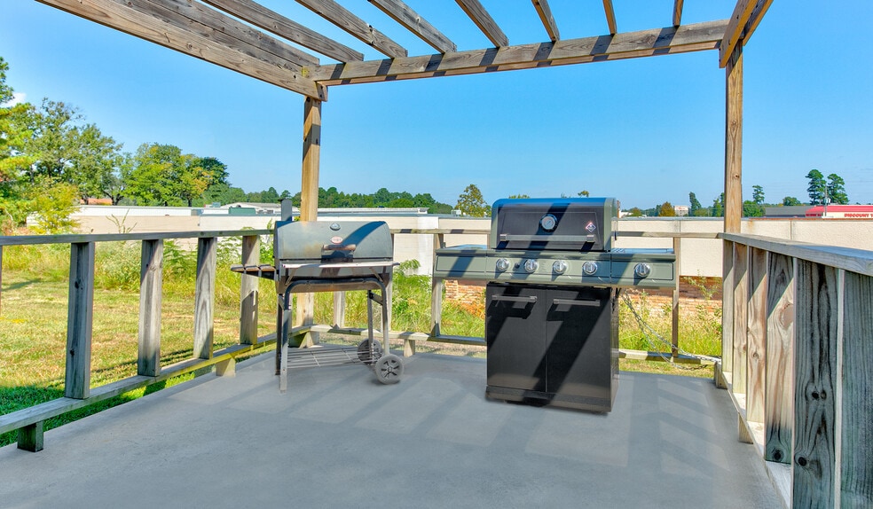 More Photos Of 615 City Center Way, Longview Hotel For Sale