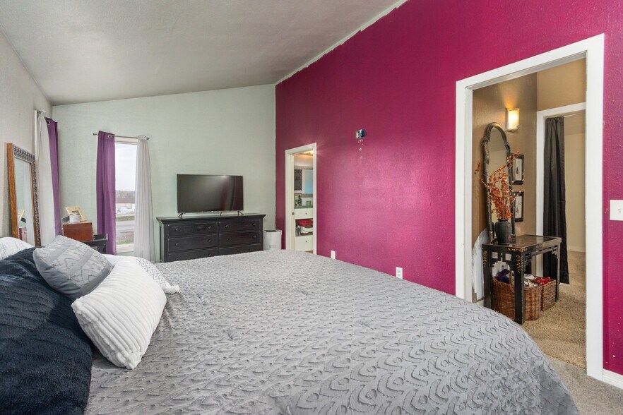 More Photos Of 1419 Old Hardin Rd, Billings Flex For Sale