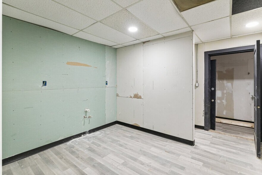 More Photos Of 327-345 E Bay St, Jacksonville Storefront Retail Office For Lease
