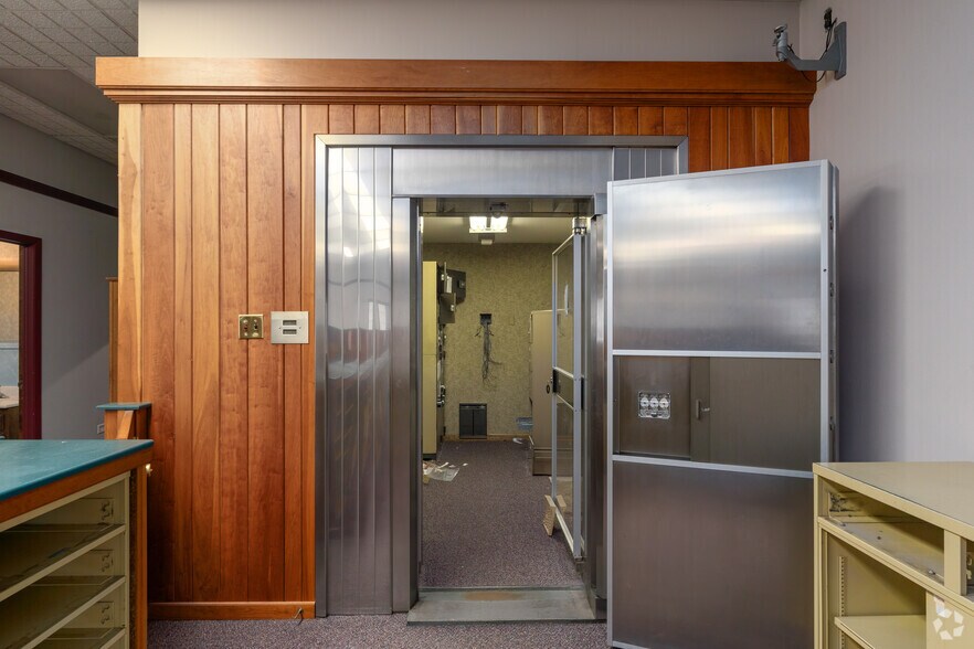 More Photos Of 347-349 Main St, Simpson Bank For Sale