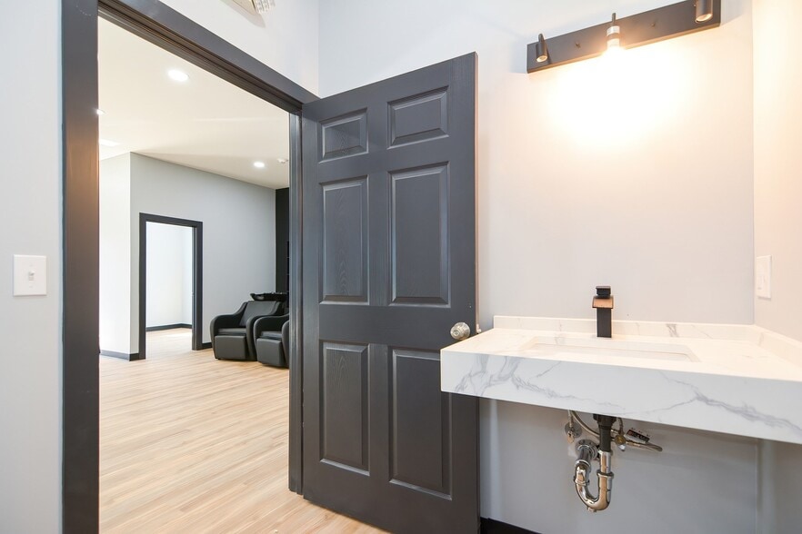 More Photos Of 995 Main St, Clinton Auto Dealership For Sale