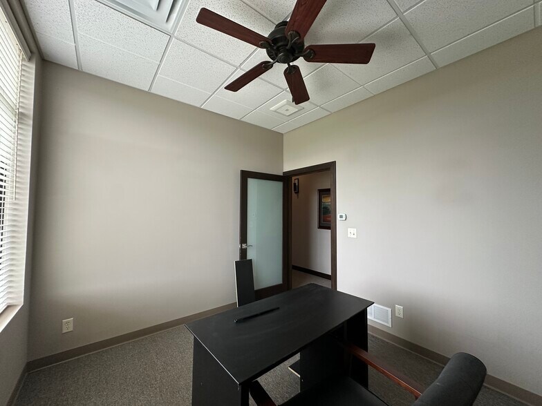 More Photos Of 673 Westbury Dr, Iowa City Storefront Retail Office For Sale