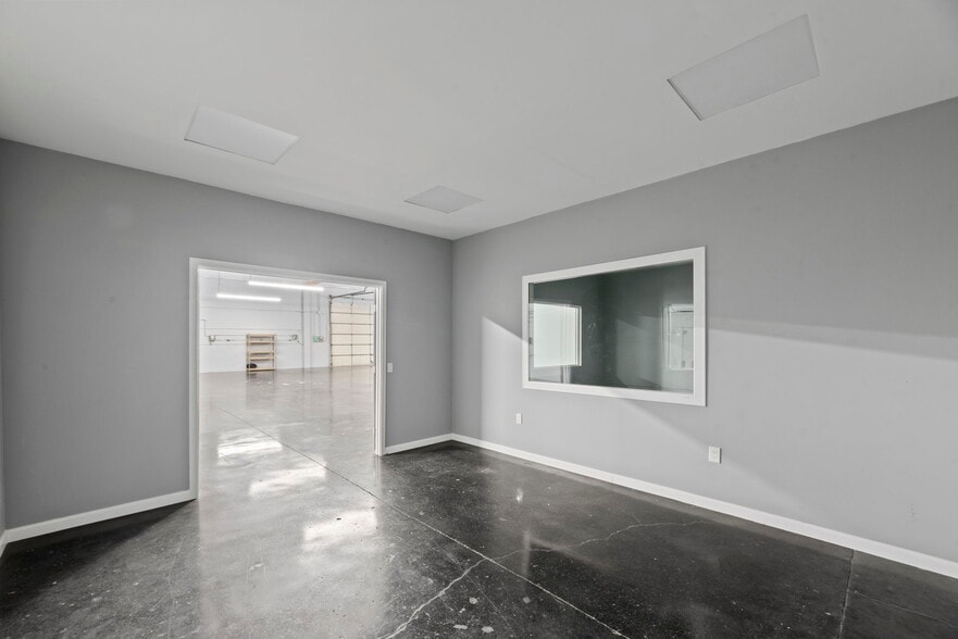 More Photos Of 31230 Cedar Valley Dr, Westlake Village Light Manufacturing For Lease