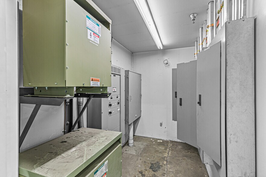 More Photos Of 1990 NW Washington Blvd, Grants Pass Warehouse For Sale