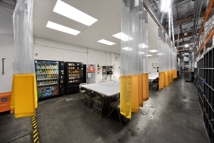 More Photos Of 525 Maple Ave, Torrance Distribution For Lease