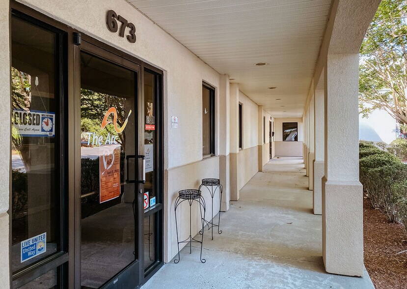More Photos Of 670 SW Broad St, Southern Pines Office For Lease