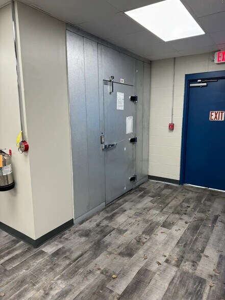 More Photos Of 4627 Dixie Hwy, Louisville Office For Sale