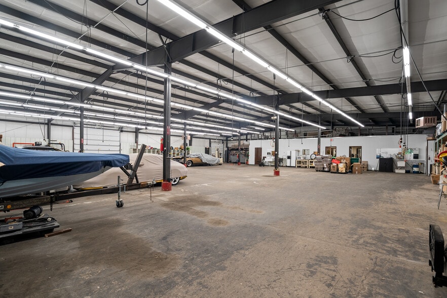 More Photos Of 1717 Mackenna Ave, Niagara Falls Warehouse For Sale