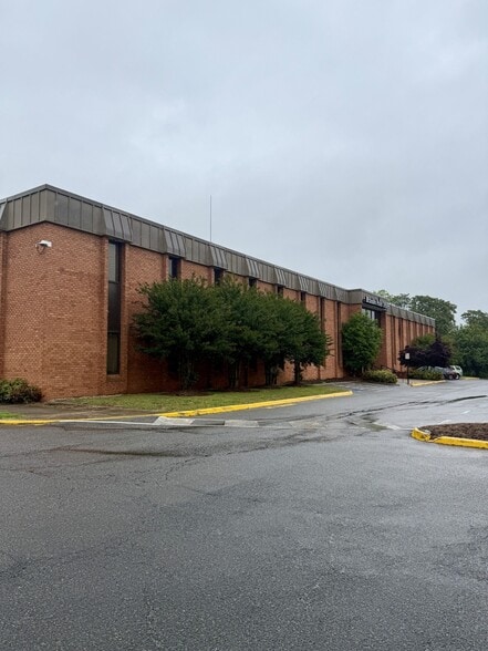 More Photos Of 3807 Brandon Ave SW, Roanoke Office For Lease