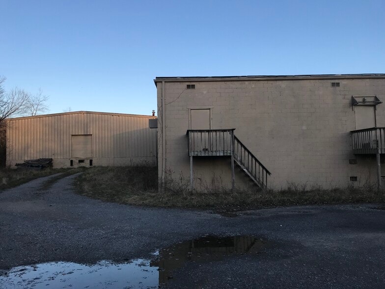 More Photos Of 90 Pattison St, Evans City Manufacturing For Lease
