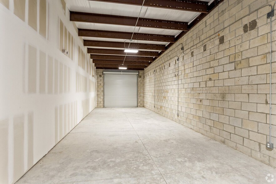 More Photos Of 2652 SW Brigantine Pl, Port Saint Lucie Warehouse For Lease