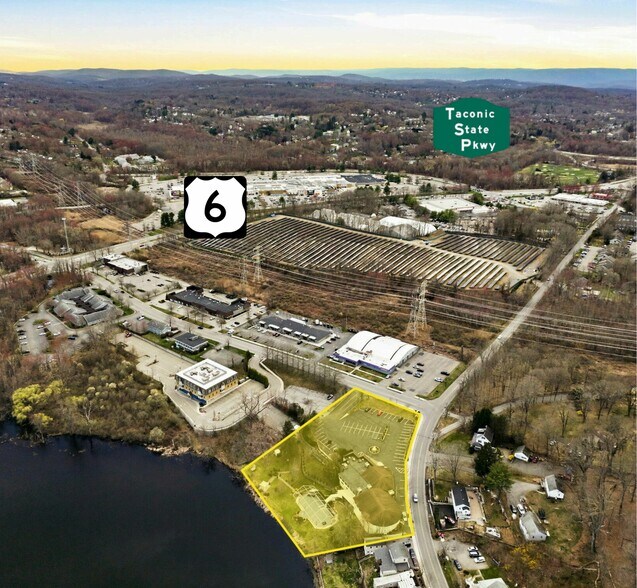 More Photos Of 489 E Main St, Jefferson Valley Freestanding For Lease