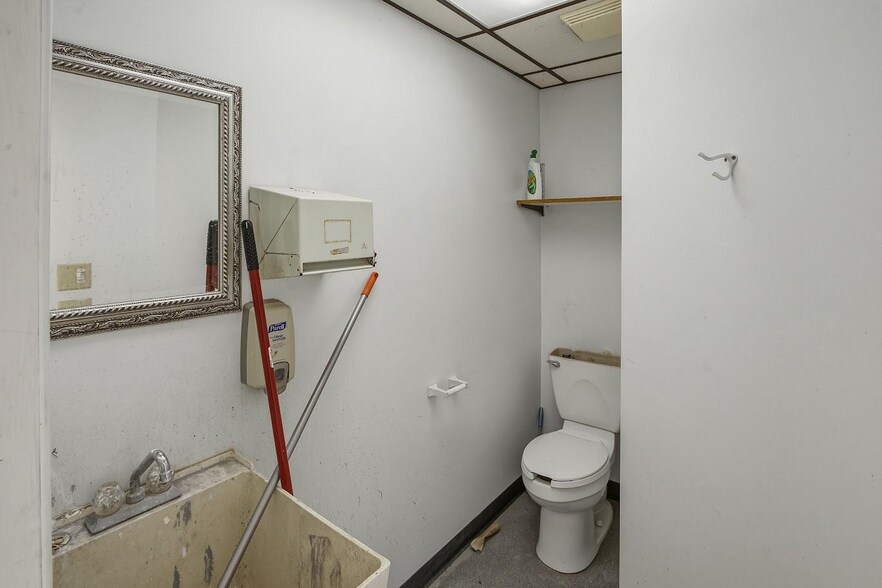 More Photos Of 50 Clara St, Landisville Warehouse For Sale