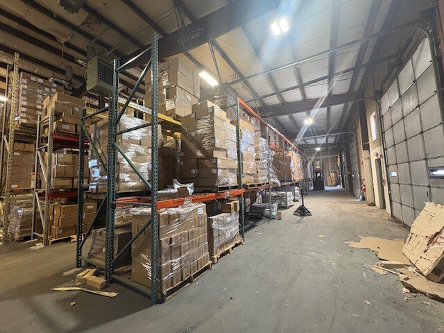 More Photos Of 140 Washington St, Foxborough Showroom For Lease