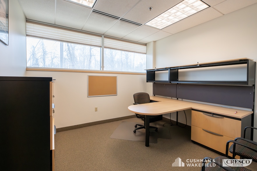 More Photos Of 3380 Brecksville Rd, Richfield Office For Lease