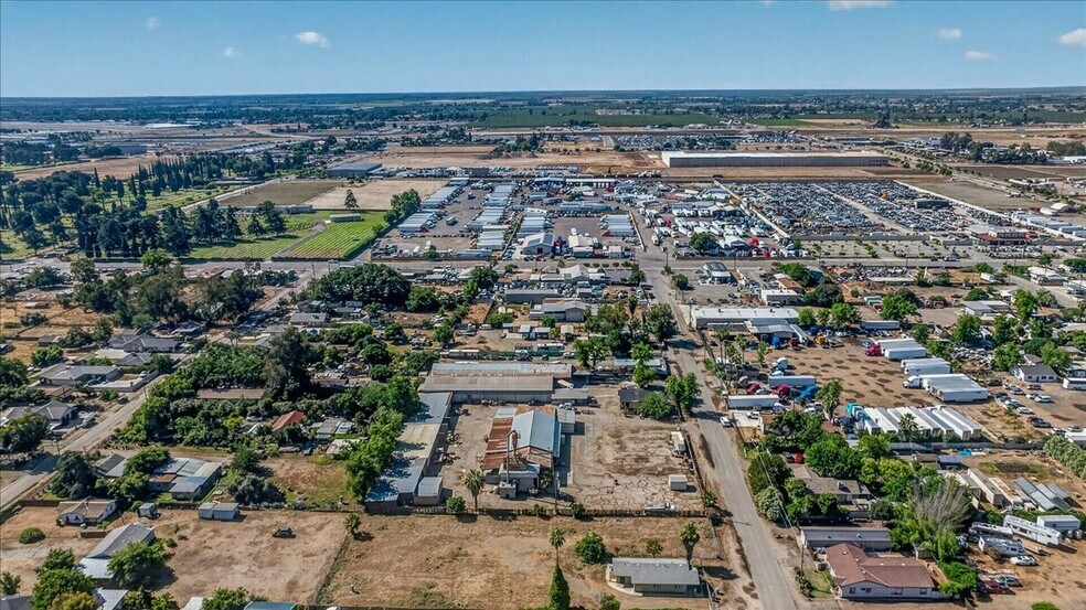 More Photos Of 708 N Pleasant Ave, Fresno Warehouse For Sale