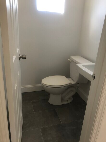 More Photos Of 3809-3847 N Andrews Ave, Fort Lauderdale Office For Lease