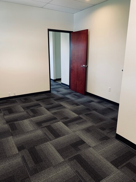 More Photos Of 717 NE 61st St, Vancouver Medical For Lease