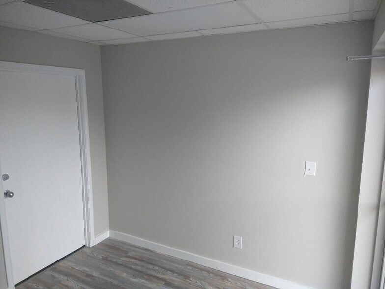 More Photos Of 7340 Blanco Rd, San Antonio Self Storage For Lease
