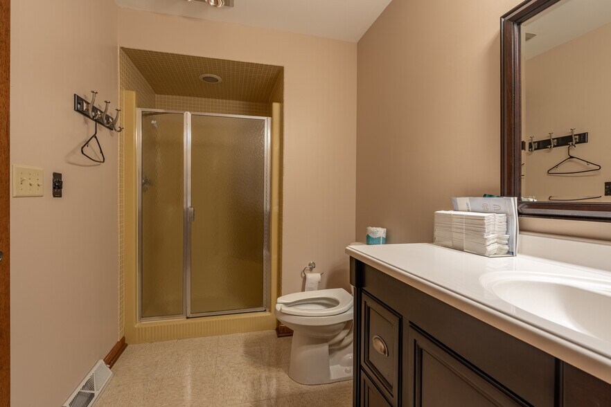 More Photos Of 302 N Hammes Ave, Joliet Medical For Lease