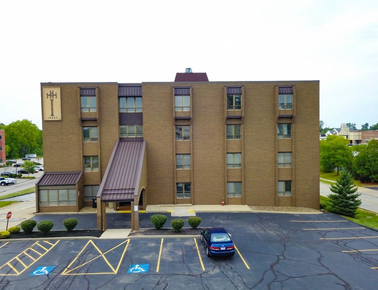 More Photos Of 18660 E Bagley Rd, Middleburg Heights Medical For Lease
