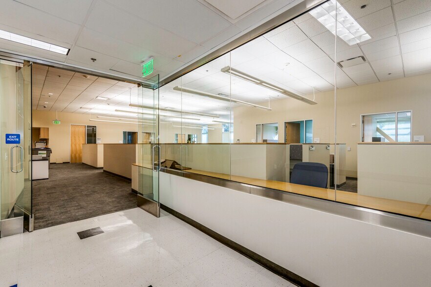 More Photos Of 700 Bay Rd, Redwood City Medical For Lease