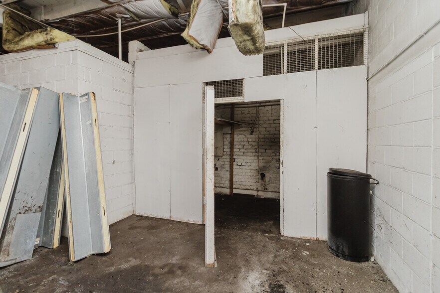 More Photos Of 470 N Seneca St, Wichita Warehouse For Sale