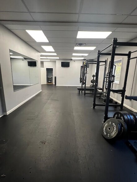 More Photos Of 110 Halstead St, Rochester Warehouse For Lease