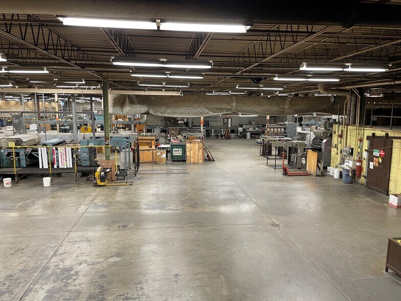 More Photos Of 15805 W Overland Dr, New Berlin Manufacturing For Sale
