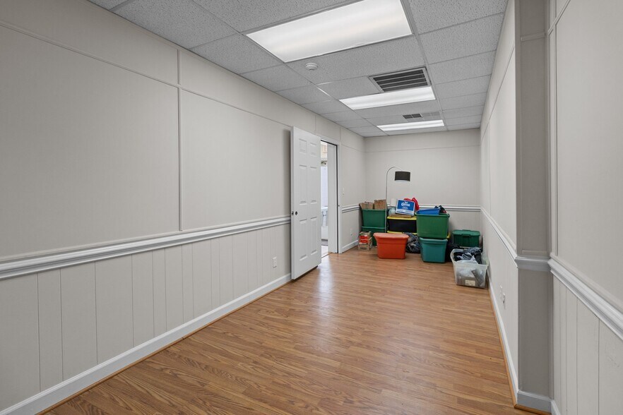 More Photos Of 704 N Central Ave, Locust Warehouse For Lease