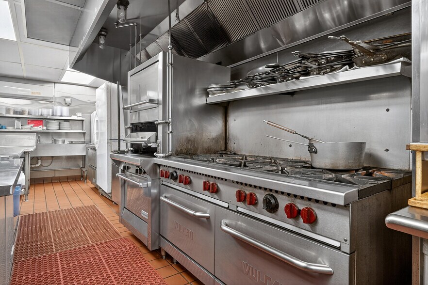 More Photos Of 671-673 Broadway, Bayonne Bar For Sale