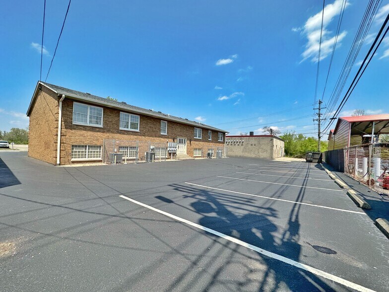 More Photos Of 185 N Brookwood Ave, Hamilton Medical For Lease