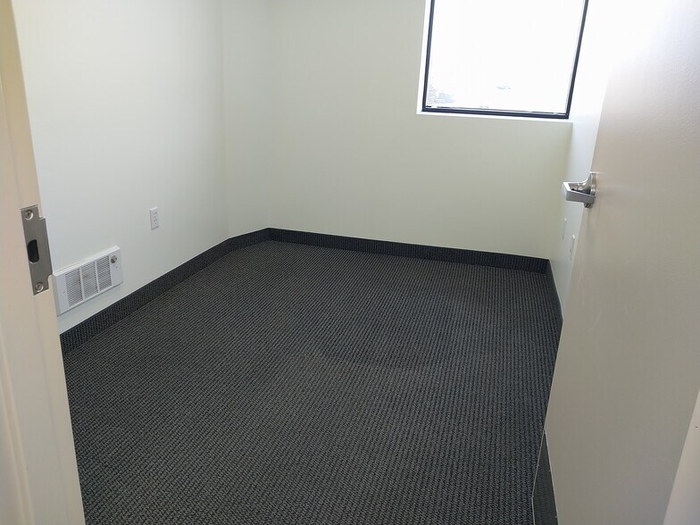 More Photos Of 12424 Ironwood Cir, Rogers Office For Lease