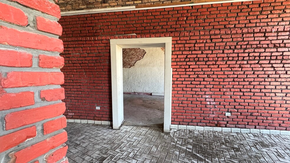 More Photos Of 13 N Broad St, Winder Office For Sale
