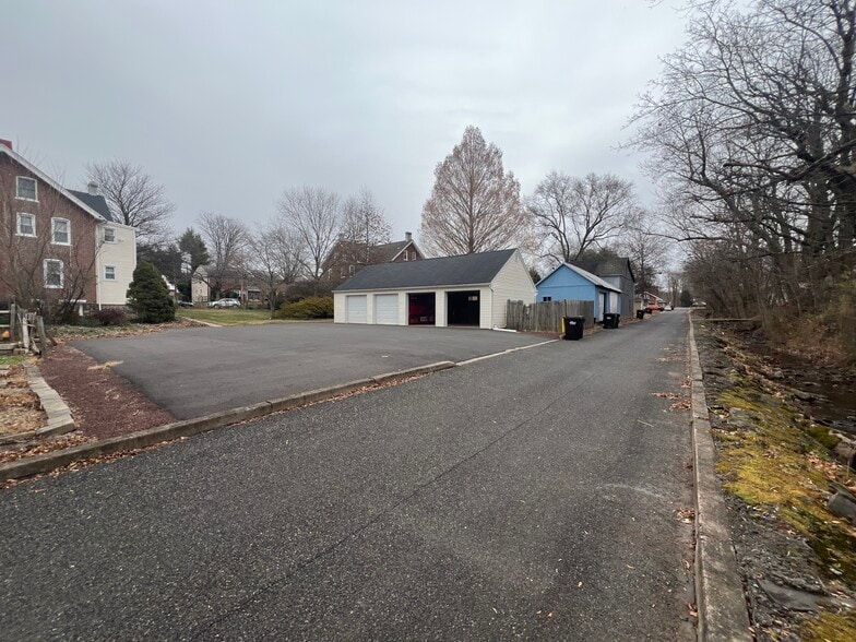 More Photos Of 162 N 4th St, Telford Specialty For Lease