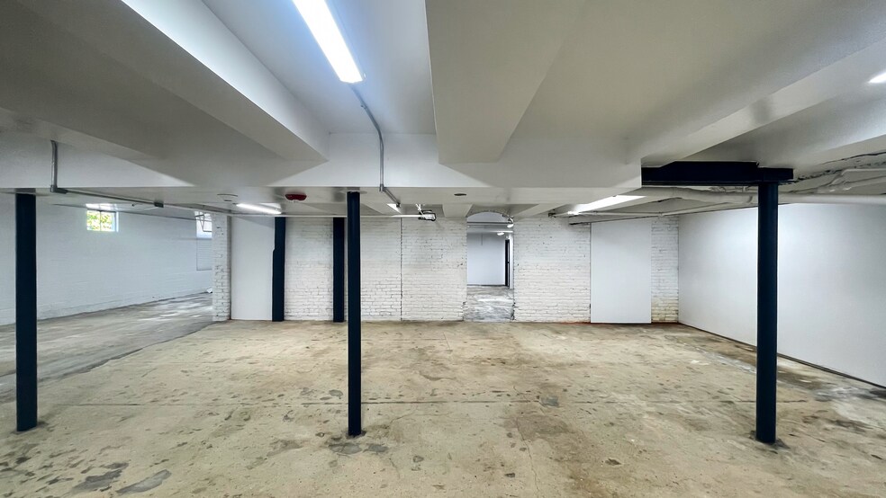 More Photos Of 554 Main St, Oakville Storefront Retail Office For Lease