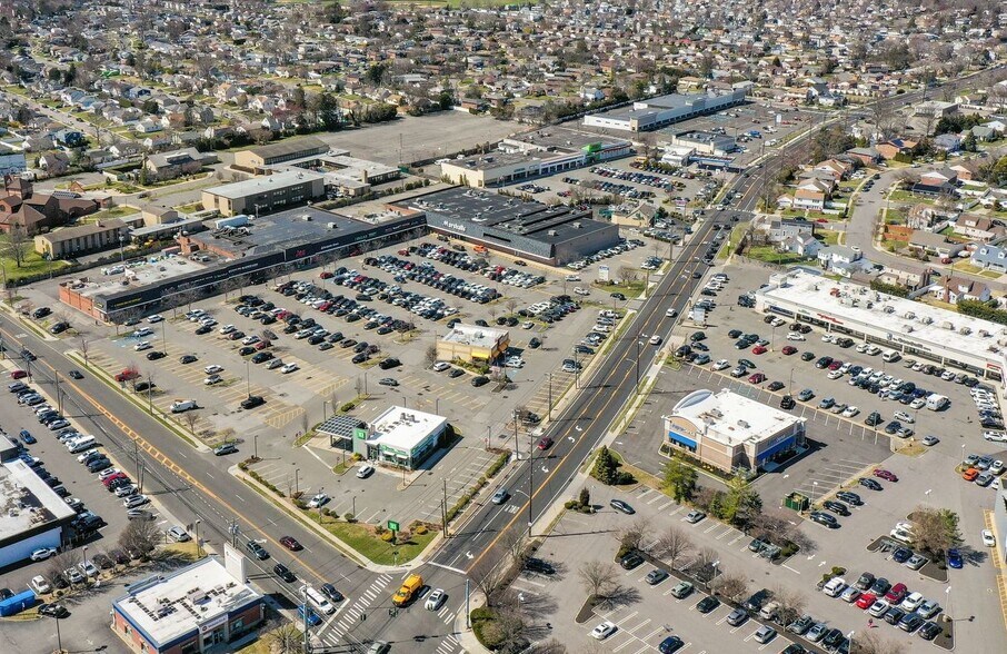 More Photos Of 1304-1354 Hicksville Rd, Massapequa Unknown For Lease
