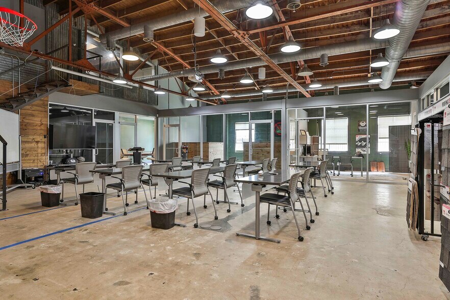 More Photos Of 147 Jackson St, Newnan Freestanding For Lease