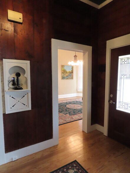 More Photos Of 1923 S Beckham Ave, Tyler Office Residential For Lease